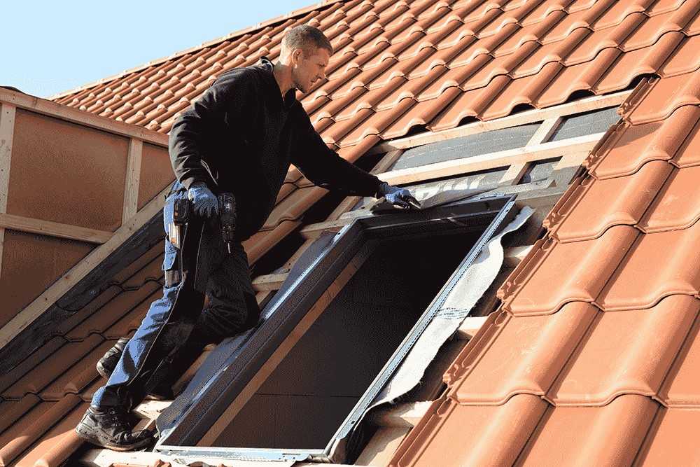 loki8 Man Installing Sun light window